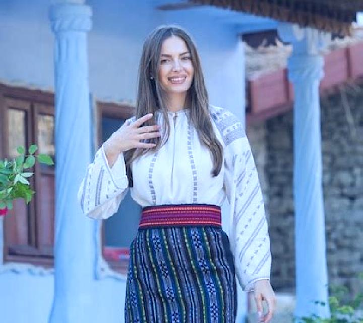 Adriana, 34 — Escort en Klaksvik, Islas Feroe