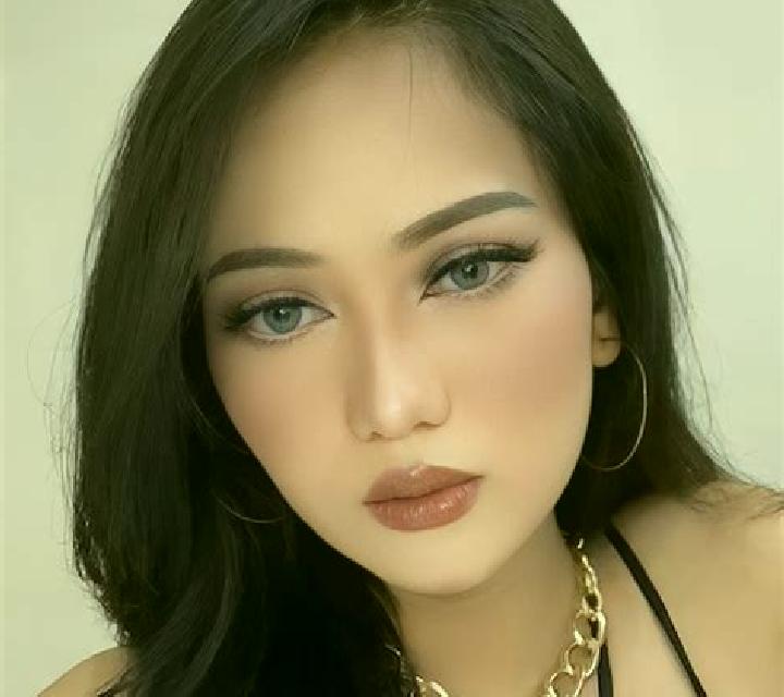 Andrea, 21, acompañante rubia de ojos oscuros y etnia oriente medio basada en Pouebo. Ofrece GFE (Experiencia de novia), Experiencia de novia, Acompañante de...