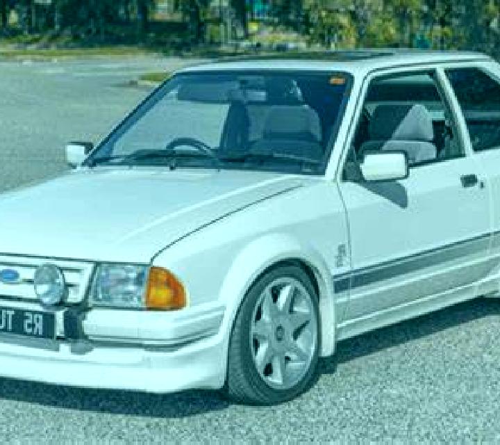 Antonella, 34, acompañante rubia platino de ojos grises y etnia eslava basada en Maliiha. Ofrece Masaje erótico, Acompañante de viaje. Disponible en domicili...