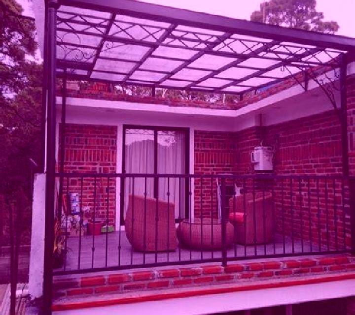 Carmen, 24, acompañante castaña de ojos marrones y etnia caucásica basada en Saint-Joseph. Ofrece Beso francés profundo, Tantra, Parejas. Disponible en domic...