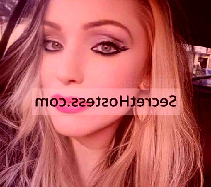 Daniela, 26, acompañante morena de ojos ámbar y etnia india basada en Cacongo. Ofrece Griego (anal), BDSM, Masaje de próstata, 69. Disponible en domicilio y ...