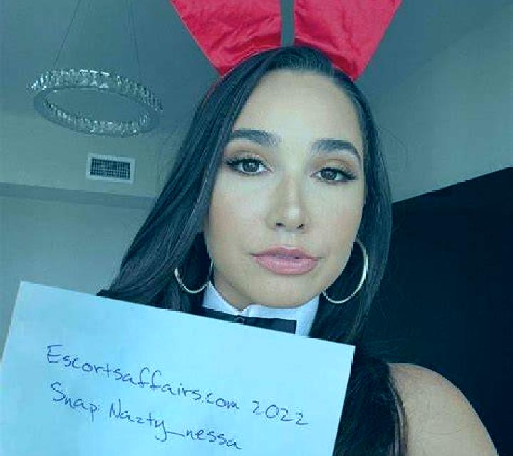 Elena, 29, acompañante rubia platino de ojos azules y etnia europea basada en Orguz. Ofrece Beso francés profundo, GFE (Experiencia de novia), Masaje de prós...