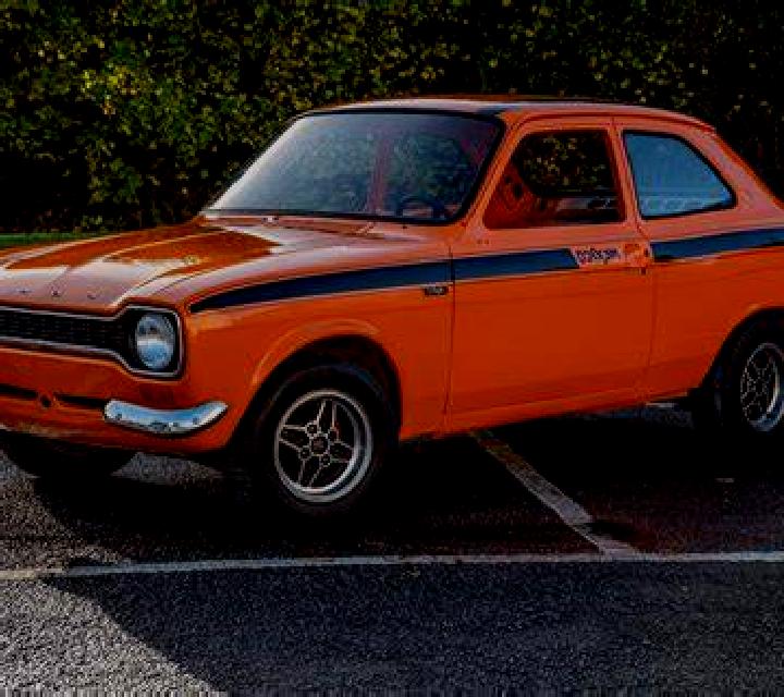 escort Dennis