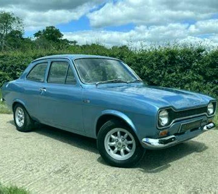 escort Hills