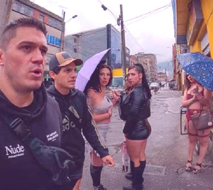 Giulia, 20, acompañante castaño claro de ojos grises y etnia oriente medio basada en Mid Levels. Ofrece Griego (anal), Parejas, Noche completa, Masaje erótic...