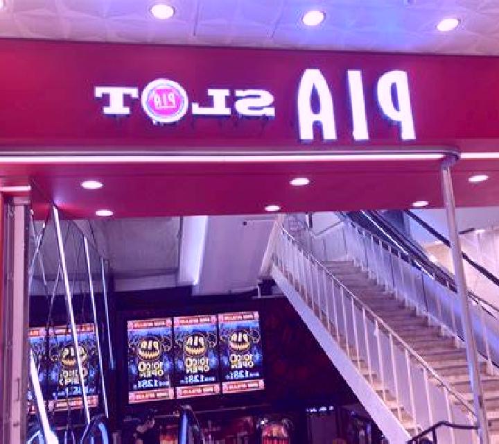 Giulia, 34, acompañante pelirroja de ojos azules y etnia eslava basada en Matola. Ofrece Juego de roles, Parejas, Tantra, Striptease, Francés natural. Dispon...