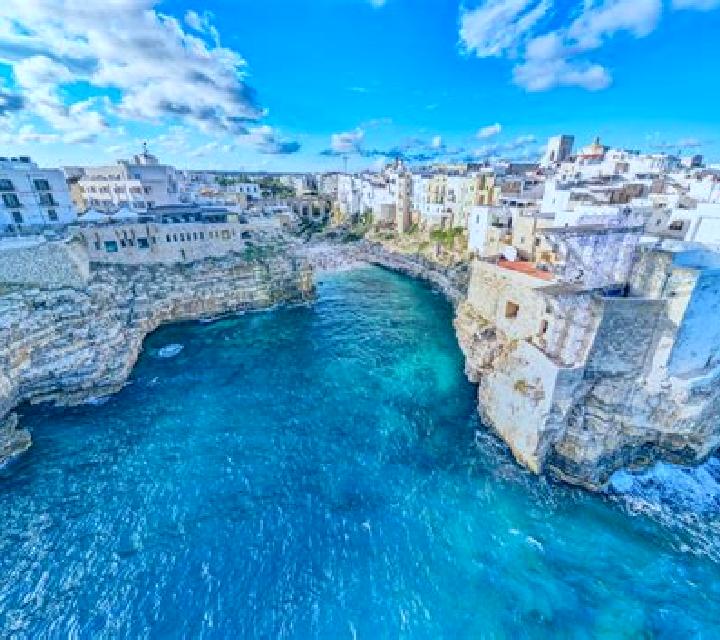 Giulia, 36, acompañante castaño claro de ojos marrones y etnia europea basada en MacArthur. Ofrece Striptease, Hasta el final (CIM). Disponible en domicilio ...