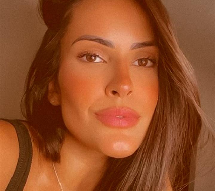 Julia, 21, acompañante rubia de ojos grises y etnia oriente medio basada en Locmariaquer. Ofrece Parejas, Francés natural, Masaje de próstata, Hasta el final...