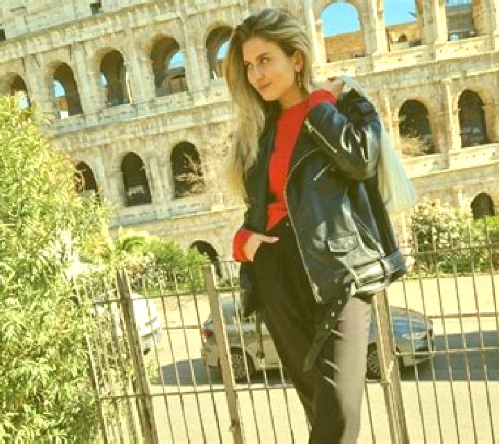 Julia, 23 — Escort en Battenberg, Alemania