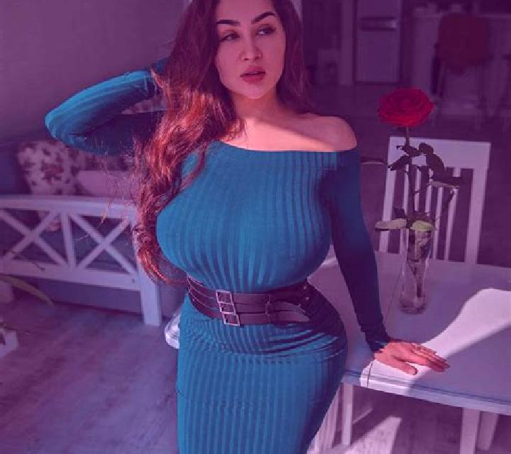 Julia, 26, acompañante rubia platino de ojos azules y etnia europea basada en Yamasa. Ofrece Beso francés profundo, Striptease, Acompañante de viaje. Disponi...