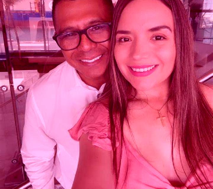 Julia, 29, acompañante castaña de ojos verdes y etnia india basada en Siminoc. Ofrece Beso francés profundo, Masaje erótico, 69, GFE (Experiencia de novia). ...