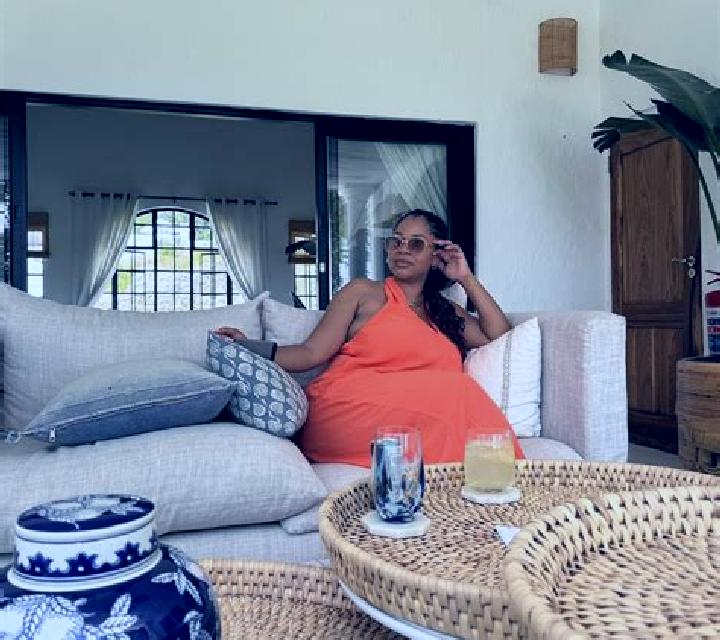 Lorena, 36, acompañante morena de ojos grises y etnia india basada en Ojima. Ofrece Griego (anal), Striptease, GFE (Experiencia de novia), Francés natural. D...
