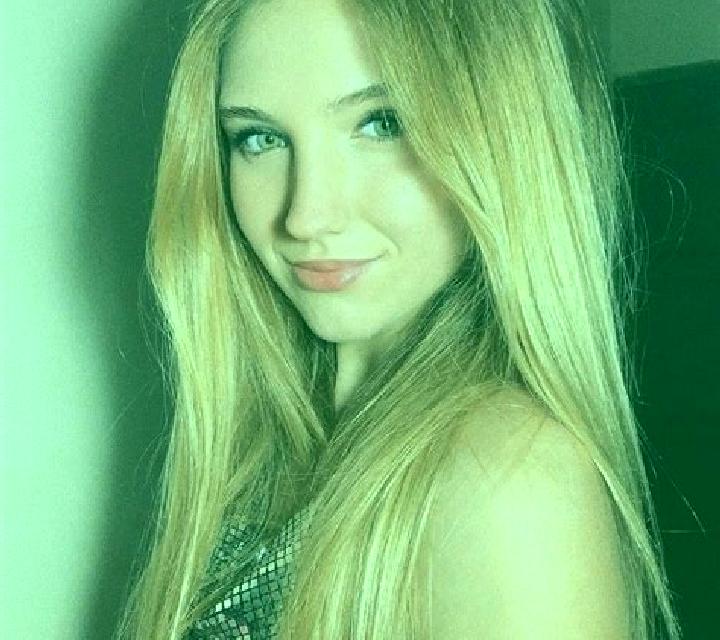 Mía, 23 — Escort en Arteni, Armenia