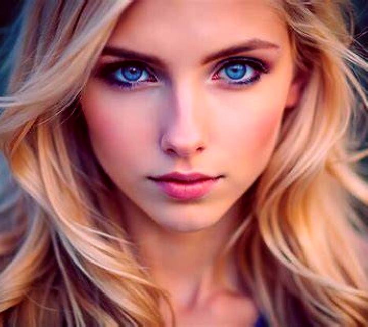 Manuela, 24, acompañante rubia platino de ojos grises y etnia latina basada en Khiri Mat. Ofrece Tríos / dúos, Parejas, Hasta el final (CIM), Acompañante de ...