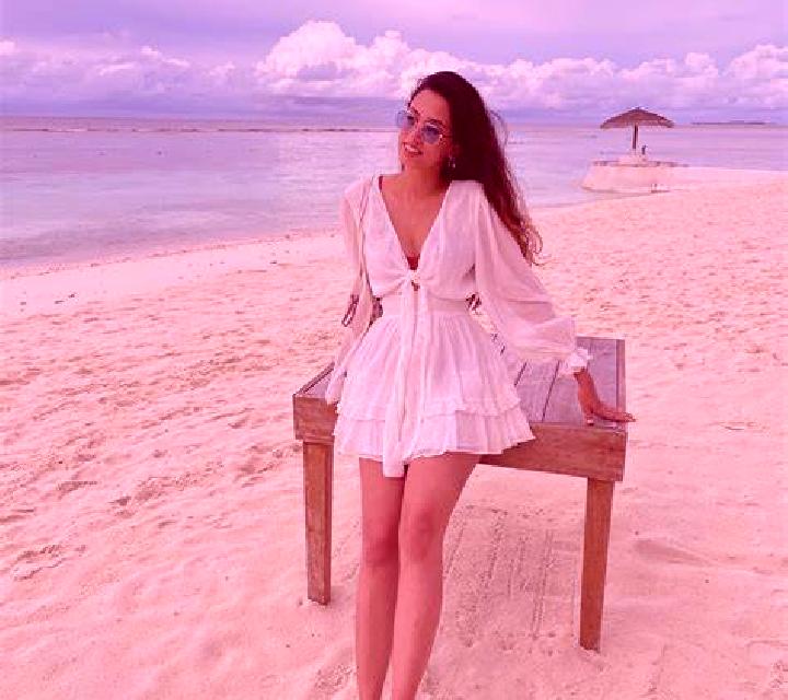 Mora, 30 — Escort en Cotzurio, México