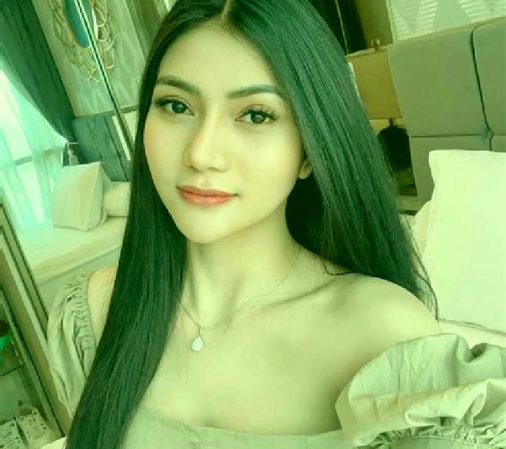 Nora, 24, acompañante morena de ojos avellana y etnia india basada en Binningen. Ofrece Fetiche, Griego (anal), Striptease. Disponible en domicilio y visita,...