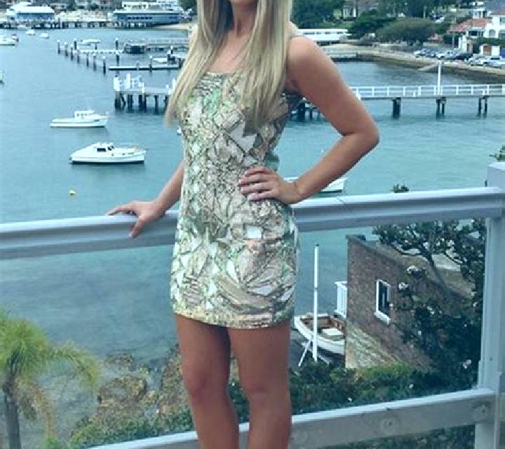 Renata, 21, acompañante rubia platino de ojos verdes y etnia mezcla basada en Gbrakro. Ofrece Francés natural, Hasta el final (CIM), Tríos / dúos. Disponible...