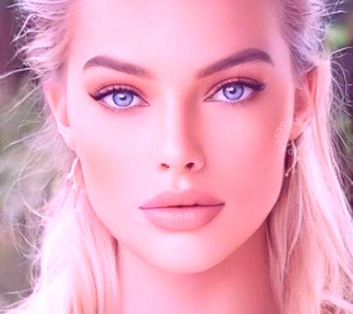 Renata, 25, acompañante rubia de ojos grises y etnia caribeña basada en Paradijs. Ofrece Juego de roles, Cita de cena, Beso francés profundo, Masaje. Disponi...