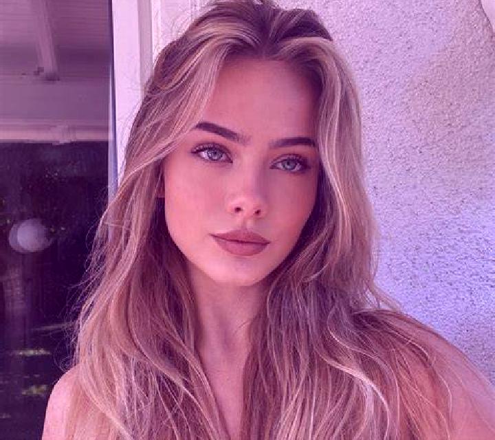 Renata, 30, acompañante rubia platino de ojos ámbar y etnia eslava basada en Busingen. Ofrece Hasta el final (CIM), Noche completa, Masaje. Disponible en dom...