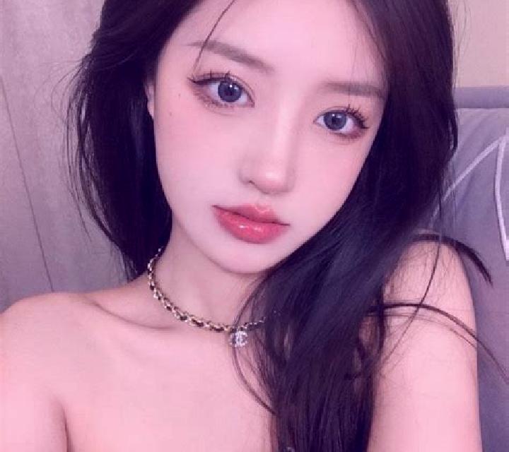 Rosa, 21, acompañante pelirroja de ojos azules y etnia europea basada en Ottersweier. Ofrece Masaje, Masaje erótico, GFE (Experiencia de novia). Disponible e...