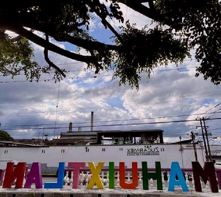 Sofía, 33, acompañante rubia platino de ojos azules y etnia negra basada en Stio. Ofrece Hasta el final (CIM), Striptease, Dominación. Disponible en domicili...