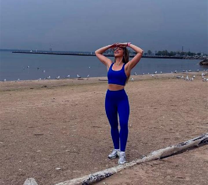 Sofía, 39, acompañante morena de ojos azules y etnia negra basada en Zhalinghu. Ofrece Beso francés profundo, Masaje, Masaje de próstata, Noche completa, Cit...